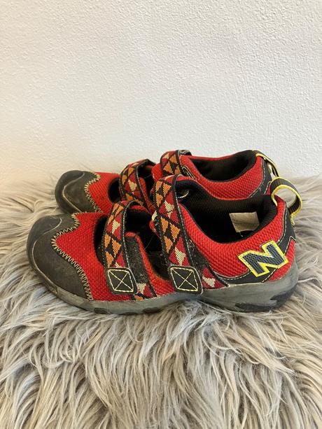 Dievčenské sandále new balance, 33