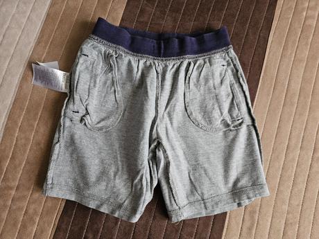 Šortky 110/116, lupilu,110