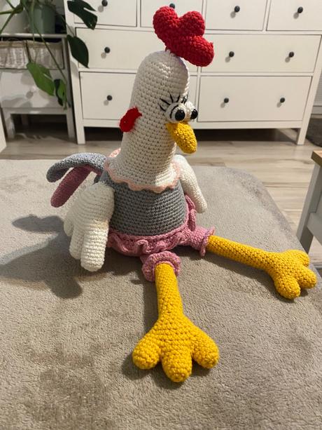 Krásna ručne háčkovaná sliepka 40 cm vysoká,