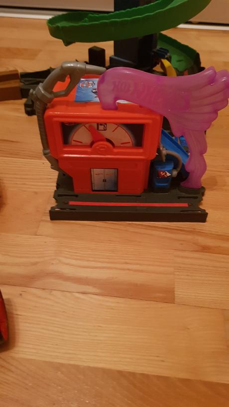 Hot weels benzínka, 