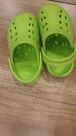 Crocs, 23