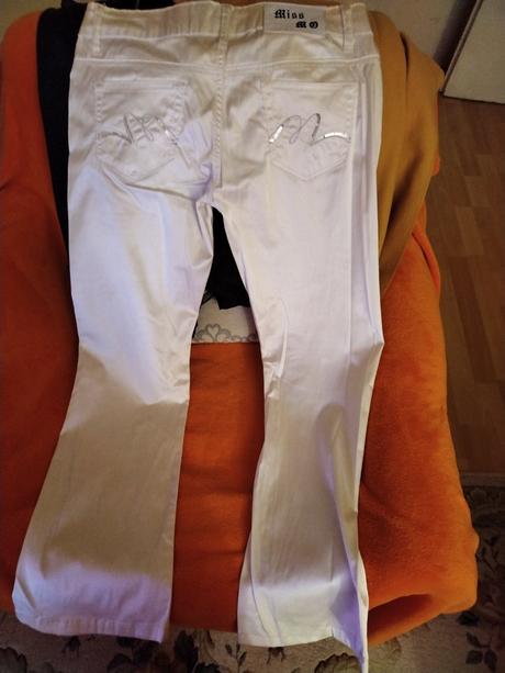 Satenove nohavice, 40