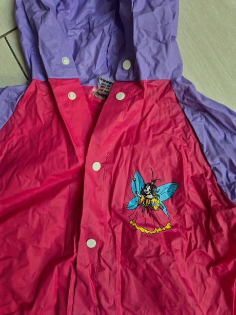 Nepremokavý plášť, 110