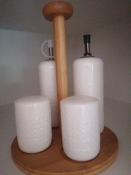 Sada na soľ, korenie, ocot, olej,