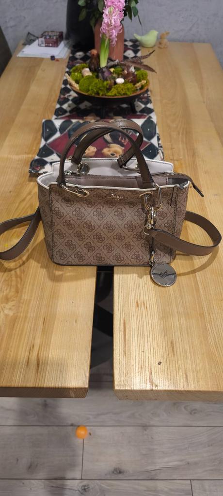 Kabelka guess, guess