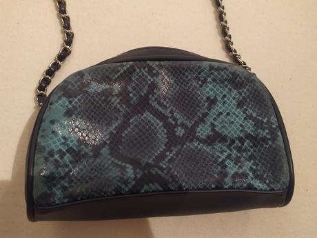 Modrá kabelka stradivarius, stradivarius