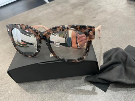 Slnečné okuliare police, 