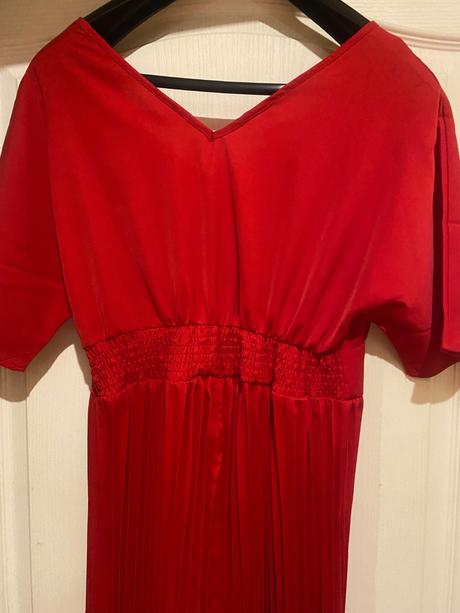 Spoločenské saty nenosene, l