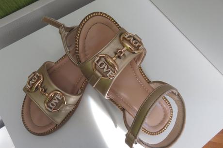 Zlaté sandálky + cvičky gratis, 29