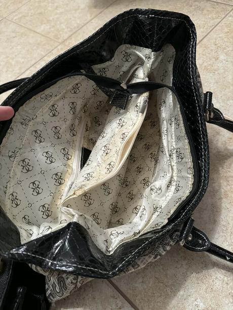 Dve kabelky guess, guess