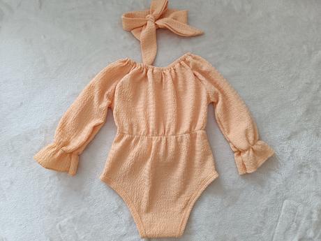 Bledooranžové body s mašľou a čelenkou, 74