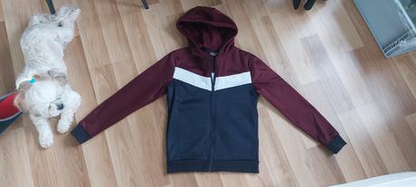 Mikina s kapucňou, 146