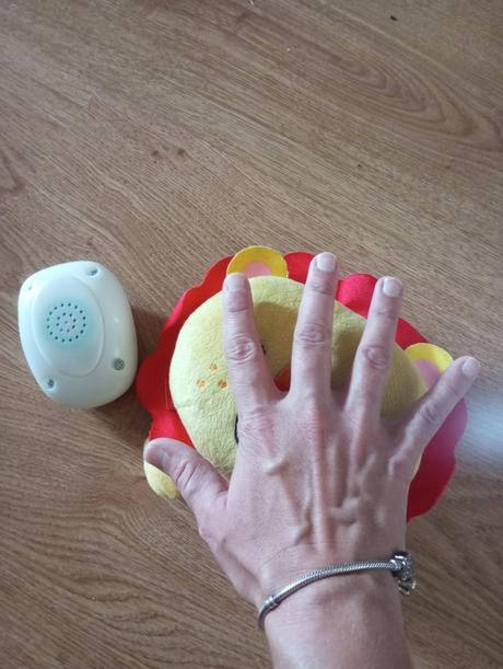 Chichotajuci lev fisher-price, 