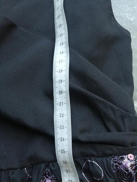 Kvalitné šaty s výšivkou v 152,12-13r.,podšité, 152