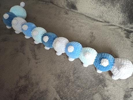 Vankúšik, húsenica, hrkálka, 