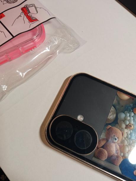 Predám zadný kryt na iphone 16, apple