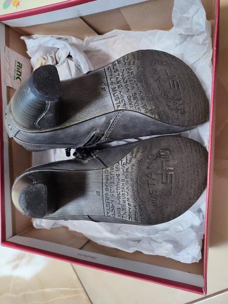 Raz obute mustang c.37, mustang,37