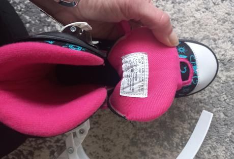 Dievčenské korčule, 33