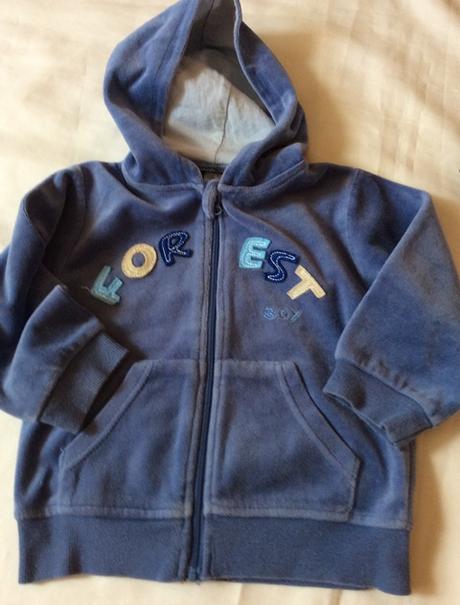 Velúrová mikina s kapuckou a aplikáciami v. 86/92, 92