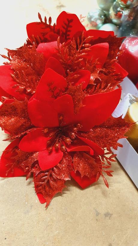 Dekorácie + sviečky + pohár + 2x tanier, 