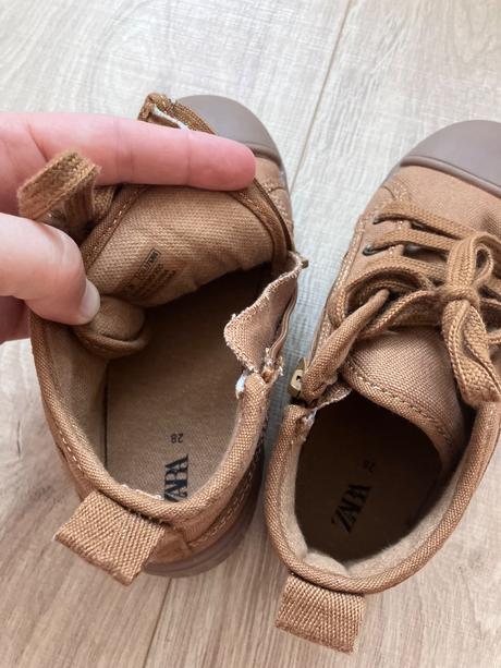 Vyššie platené tenisky, zara,28