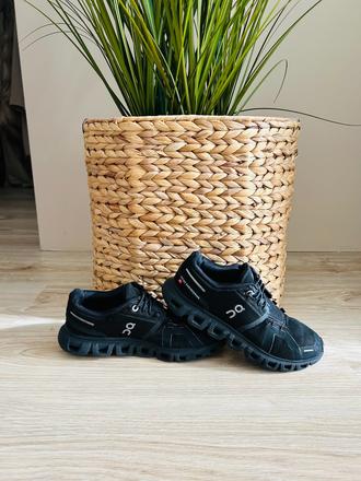 Tenisky švajčiarskej značky on cloud, pc 150 eur, 37