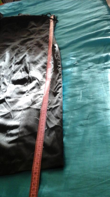 Cierne saty s vybijanym dekoltom nenosene, gate,36