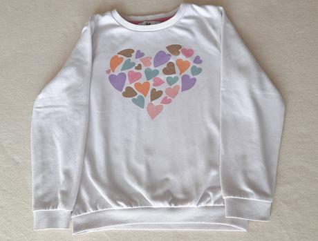 Mikina s trblietavými srdiečkami, c&a,134