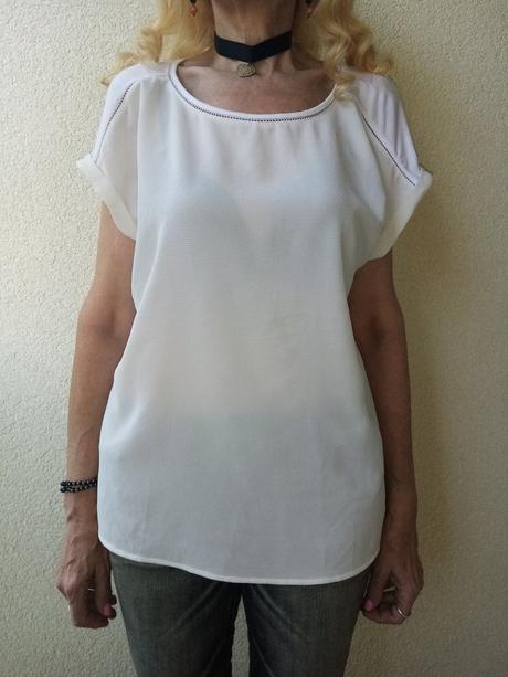 Biele voľné tričko značky camieu, camaieu,l