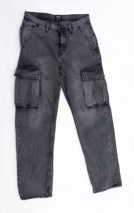 Šedo čierne pohodlné rifle, s