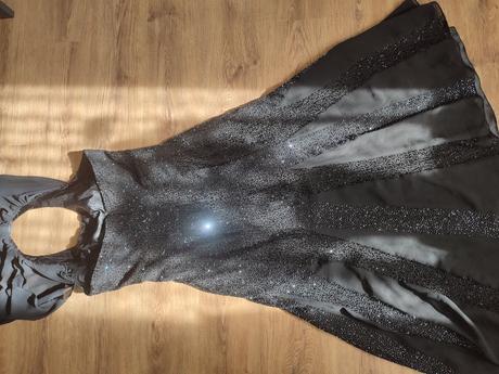 Spoločenské kamienkové šaty, 42