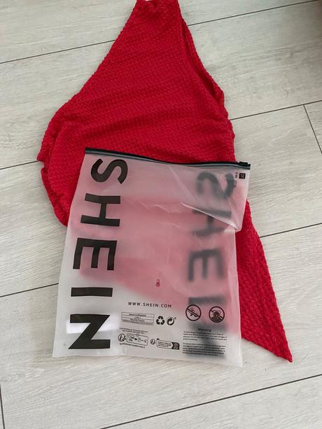 Dámsky top asymetrický, s