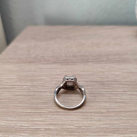 Nádherný strieborný prsteň,