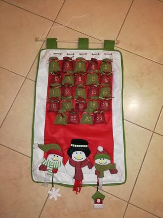 Adventný kalendár na stenu,
