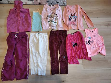 Balík oblečenia pre prváčku, 122–134