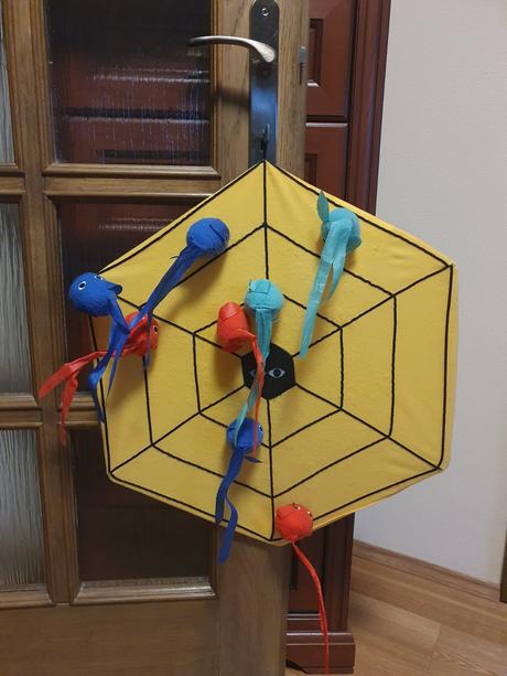 Pavucia hra na hadzanie, 