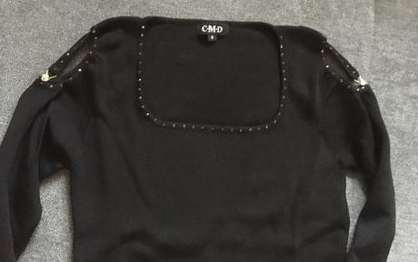 Elegantny top s odhalenymi ramenami, s