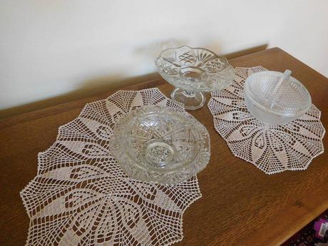 Lisované sklo,cukorníčka, miska na oriešky,, 