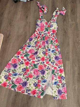 Šaty na ramienka, s