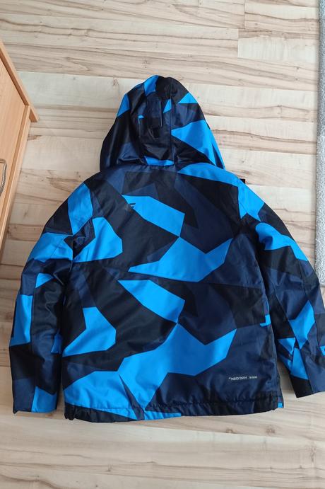 4f lyžiarska súprava bunda + oteplovaky, 146