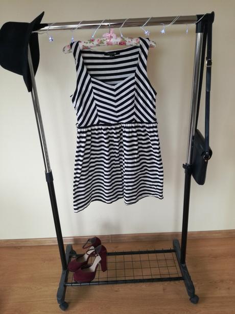 Pasikave/pruzkovane saty s ackovou suknou, l