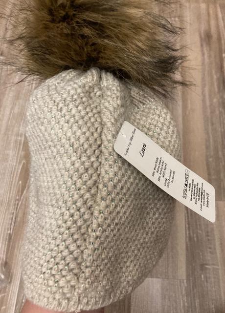 Krásna teplá nová zimná čiapka s krásnym brmbolcom, 