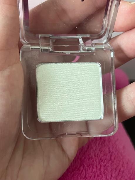 Dekoratívna kozmetika rôznych značiek, 