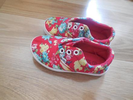 Papučky kvietkovane, 24