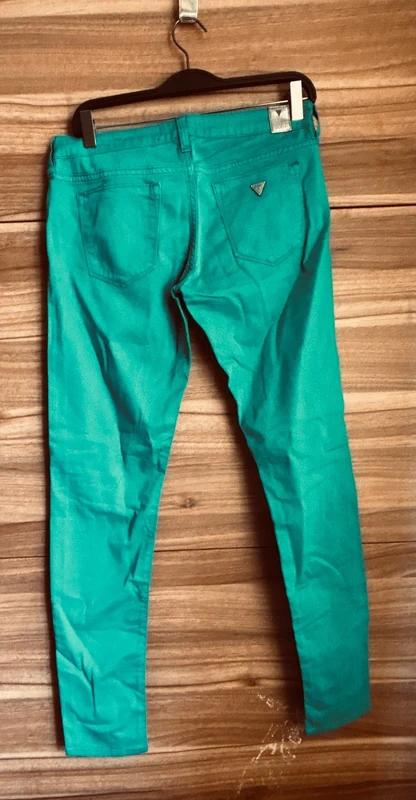Neskutočne skinny guess, guess,m