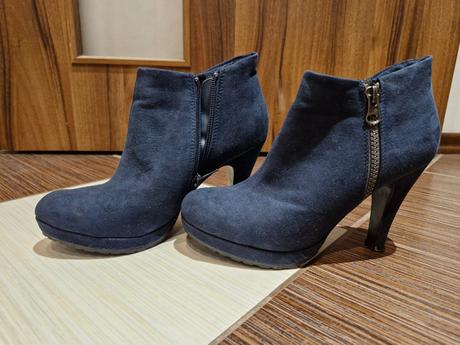 Tmavomodré topánky, 37