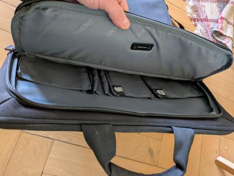 Taska na notebook, dicota