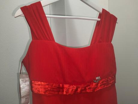 Šifónové spoločenské šaty na ramienka, 38