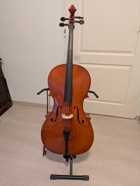 Violončelo 3/4 so stojanom,