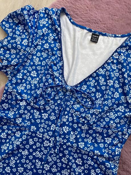 Modré šaty s kvetinami, m